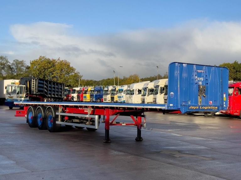 SDC FLAT BED TRI AXLE TRAILER