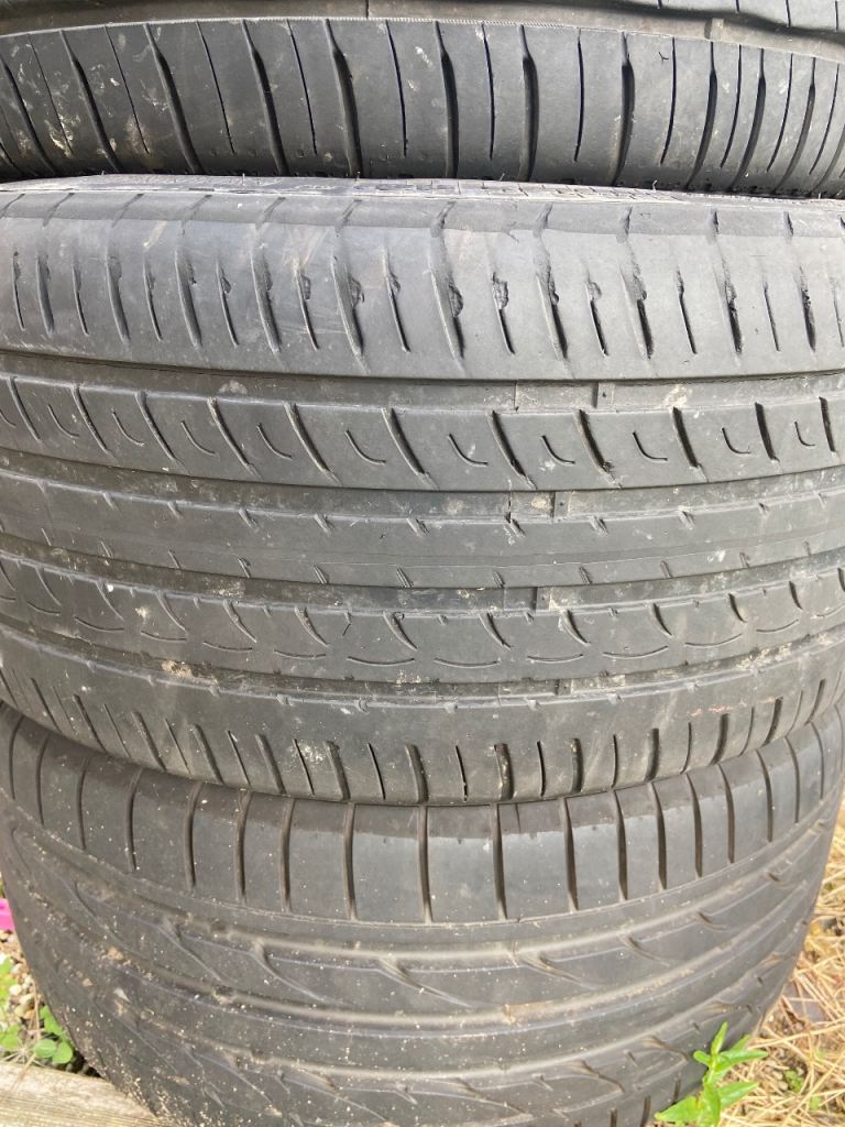 4 Run flat tyres  215/45/18 front 245/35/18 rear 