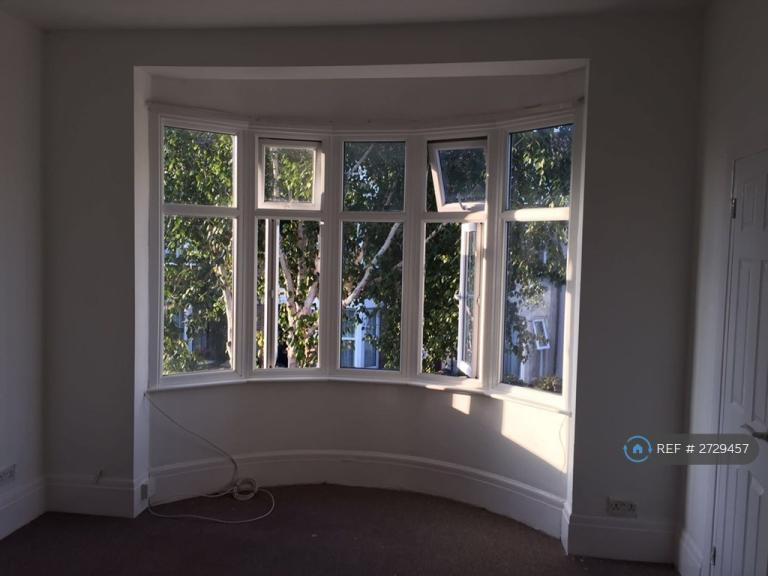 1 bedroom flat in North Avenue, Southend-On-Sea, SS2 (1 bed) (#2729457)