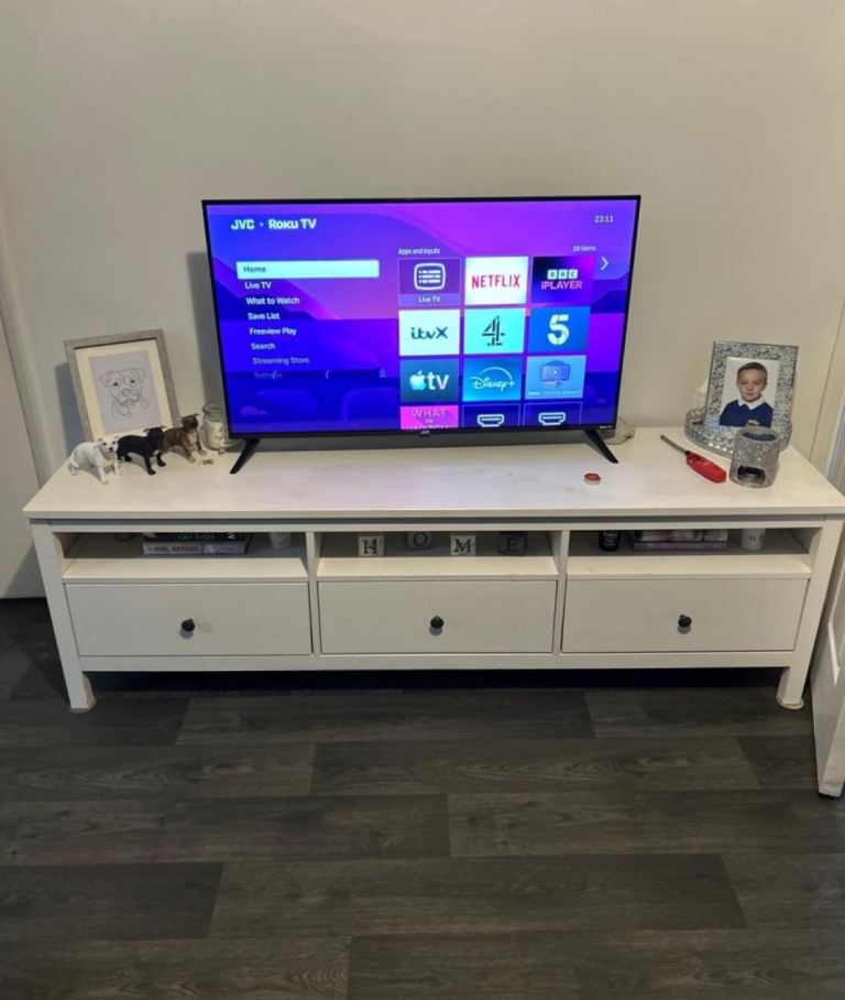 White Ikea hemnes tv unit