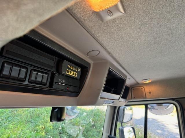 2019 19  DAF LF 180 E6 LHD Scarab Merlin dual sweep road sweeper