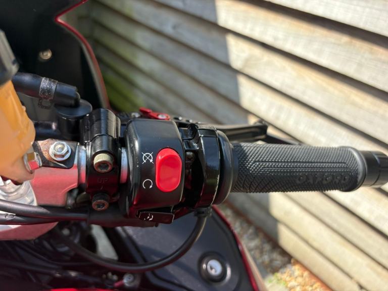 2007 / 07 Triumph Sprint 1050 £1900 Red 42803 miles.