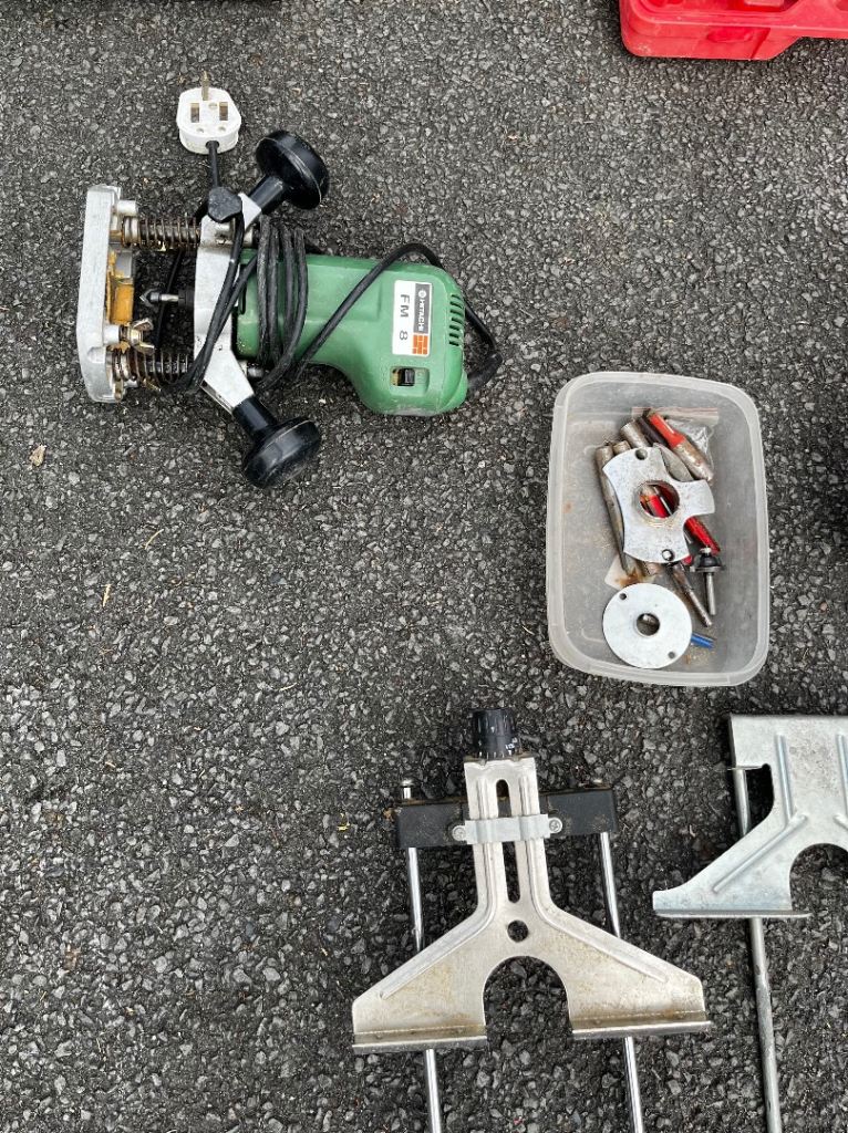 Hitachi FM8 1/4" Plunge Router