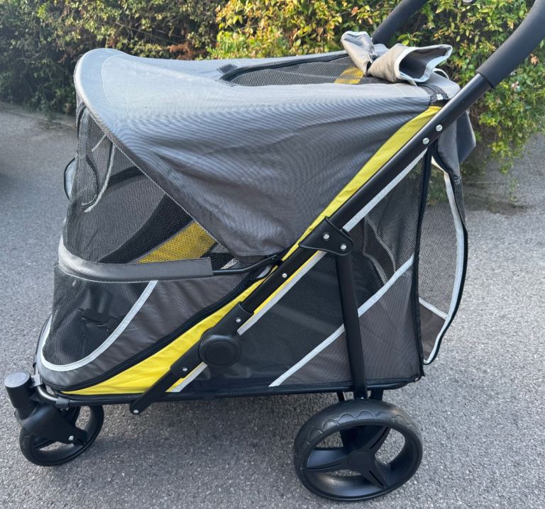 Dog pushchair 