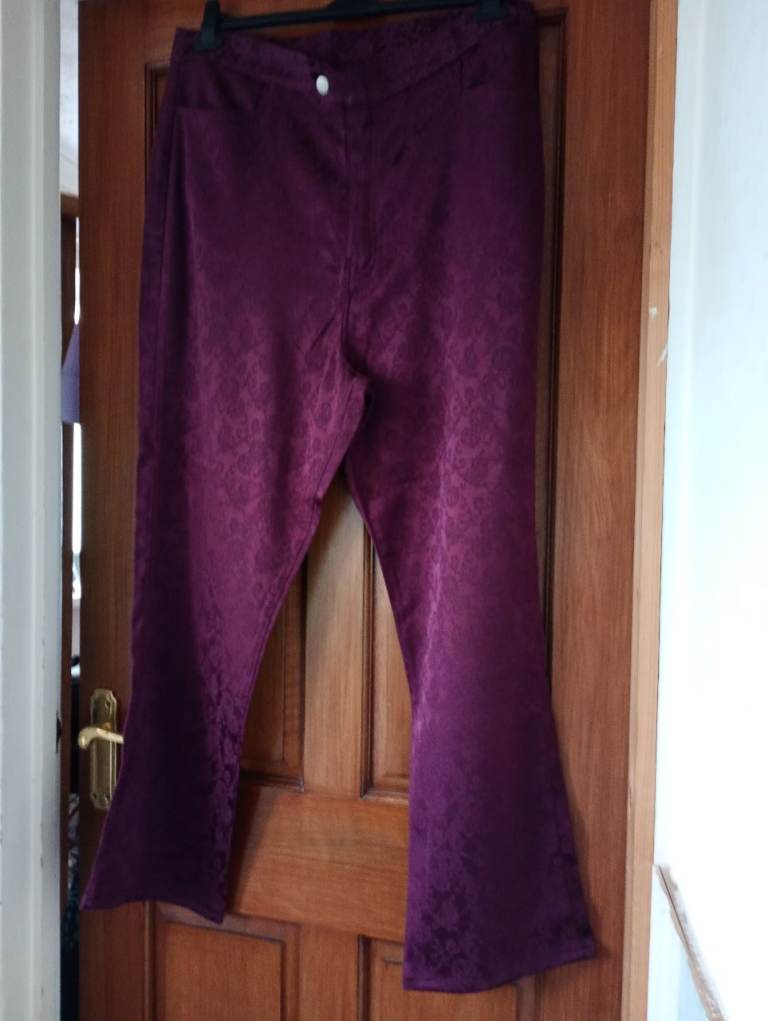 TROUSERS. SIZE 22. SMART. Burgundy/embossed pattern. Waist 40ins Hip 46ins. As new cond.