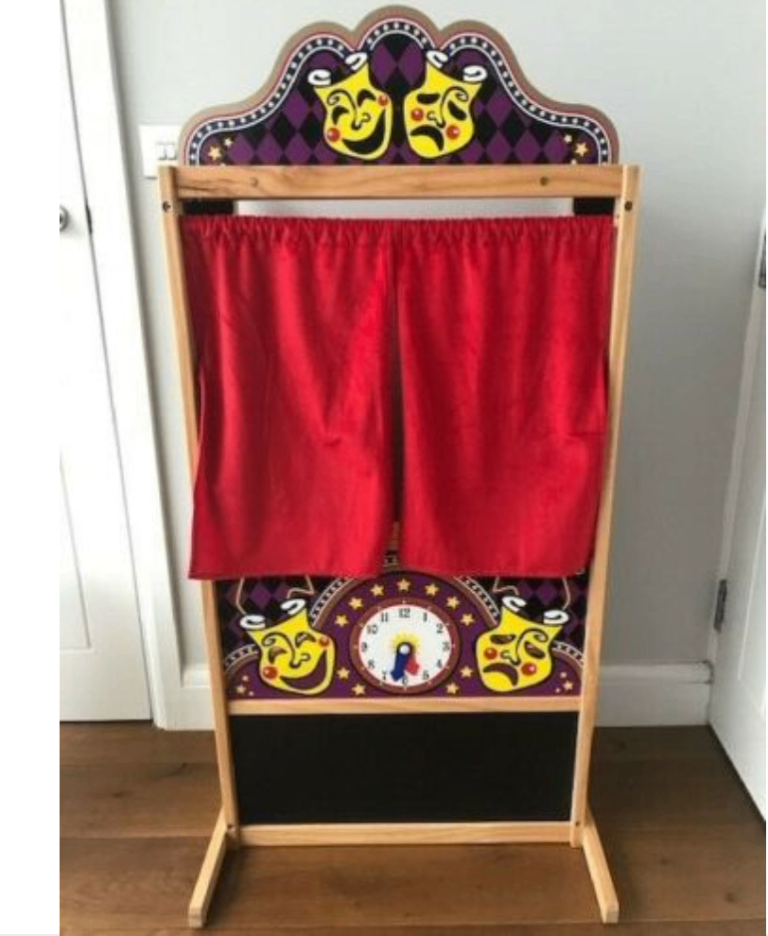 Melissa & Doug Deluxe Wooden Puppet Theatre