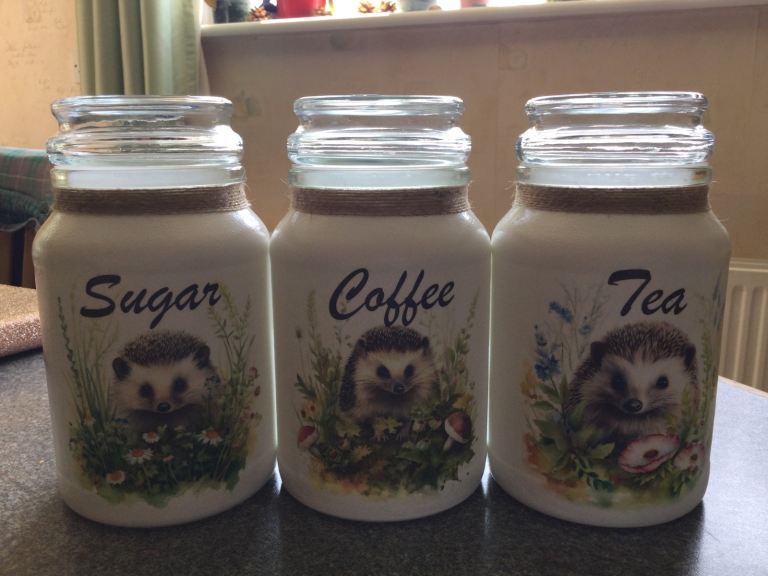 Pretty hedgehog tea, coffee, sugar set