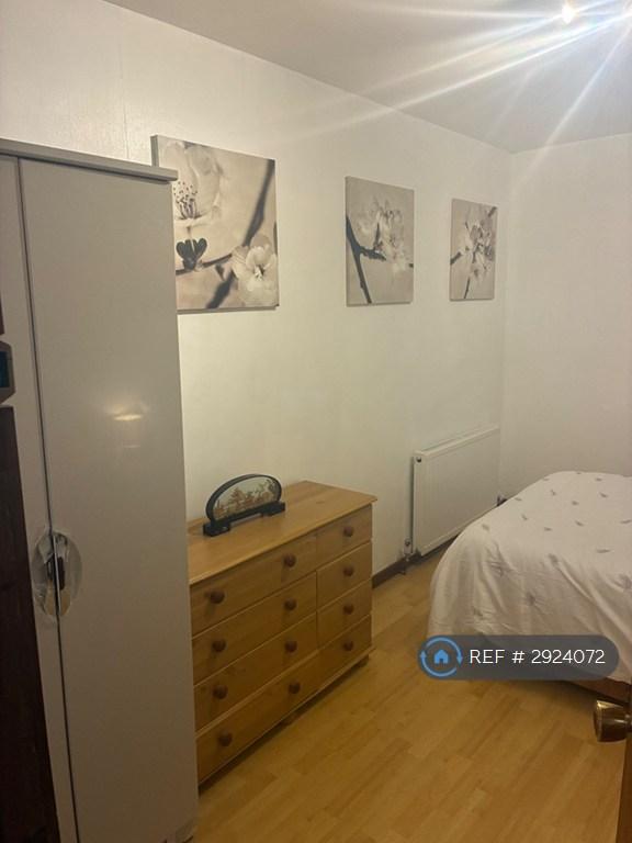 2 bedroom flat in Laburnum Walk, Aberdeen, AB16 (2 bed) (#2924072)