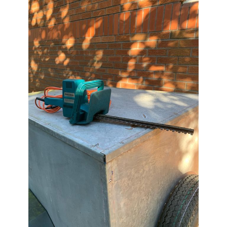 Black and decker hedge trimmer’s 