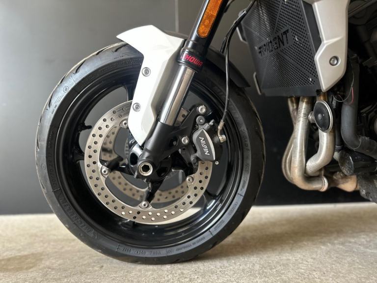 STUNNING ONE OWNER 2022/22 TRIUMPH TRIDENT 660 MOTORCYCLE