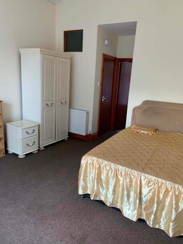 Handsworth Wood studio flat to let