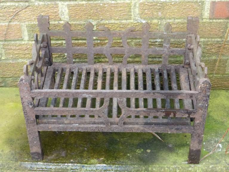 FIRE GRATE DOG  /  PLANTER