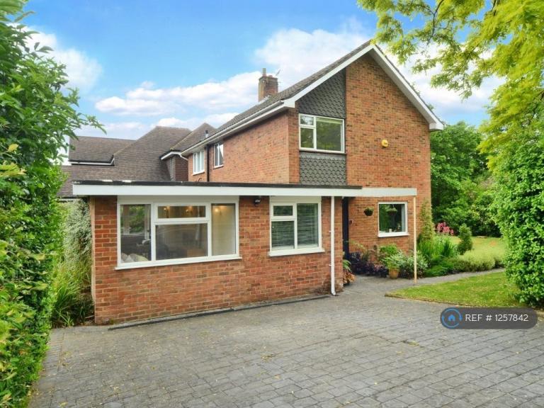 4 bedroom house in Dene Close, Worcester Park, KT4 (4 bed) (#1257842)