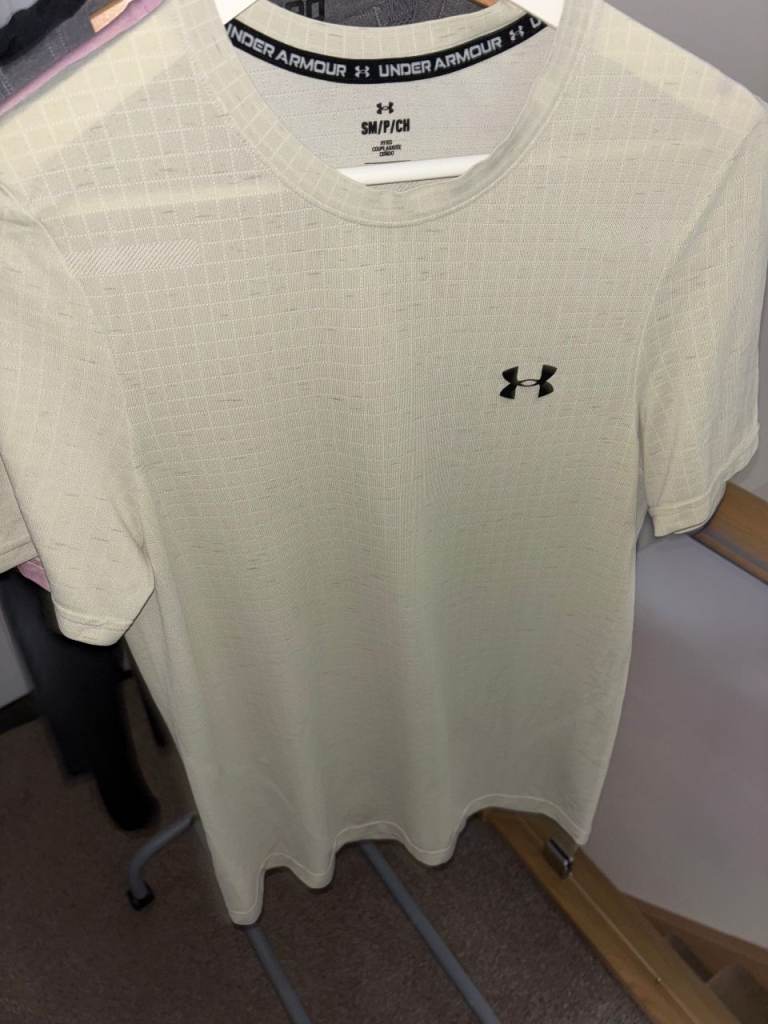 14x Nike & Under Armour Tops. S & M. Excellent Condition. Cost £35-£45 each, accept £8/£10 each