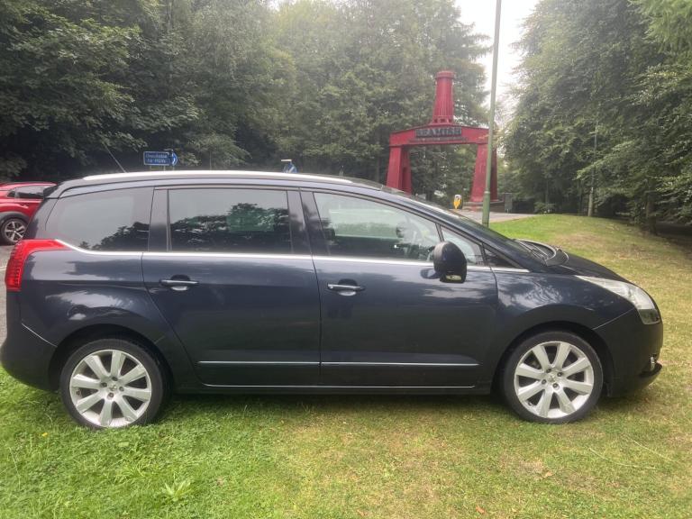 PEUGEOT 5008 1.6 e-HDi Allure Blue Auto Diesel 2013