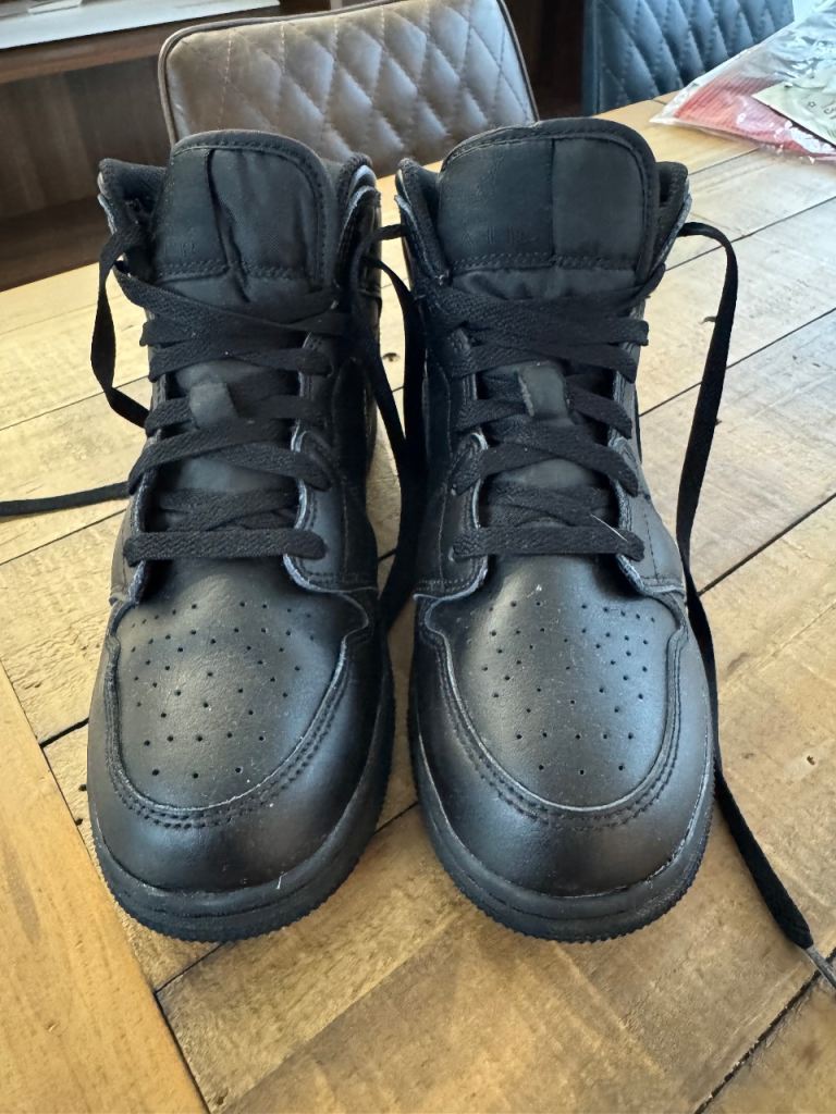 Nike air hi-tops black uk size 6