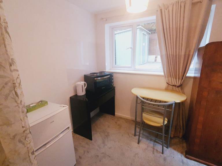 Extra Large Ensuite Double Room for Rent 