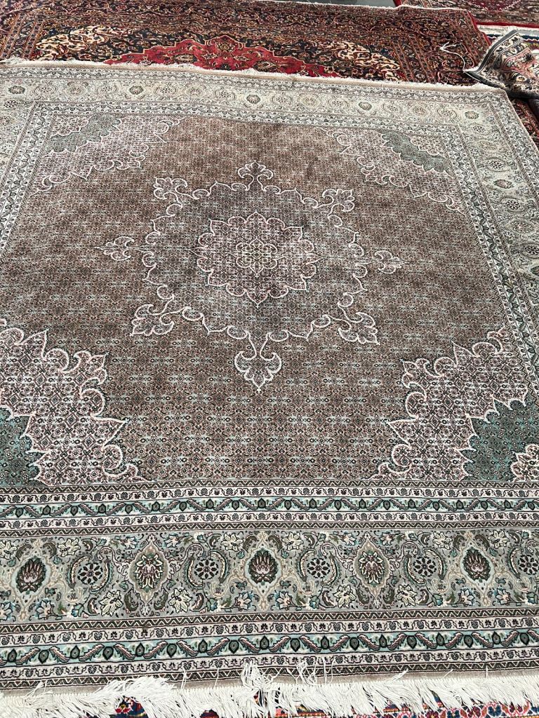 Light green square rug 250x250cm 