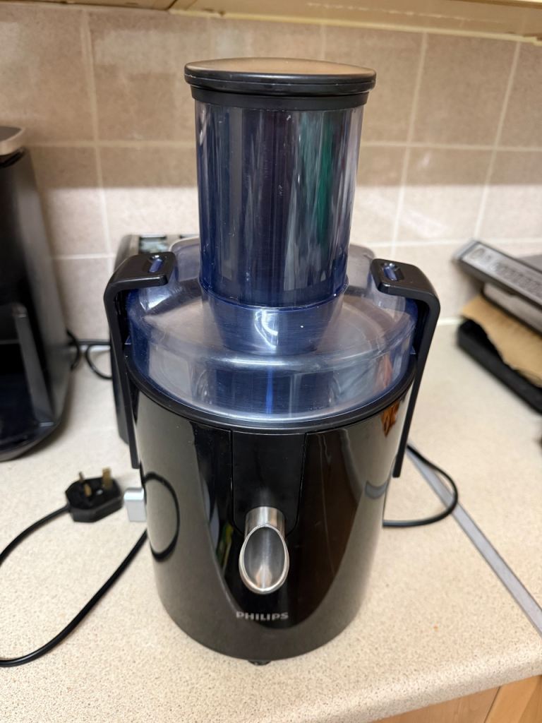 Philips juicer/smoothie maker model HR1861. 