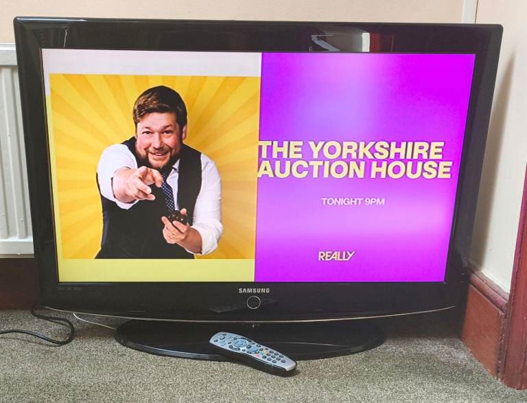 Samsung LE37R87BD 37 inch LCD TV, in good condition