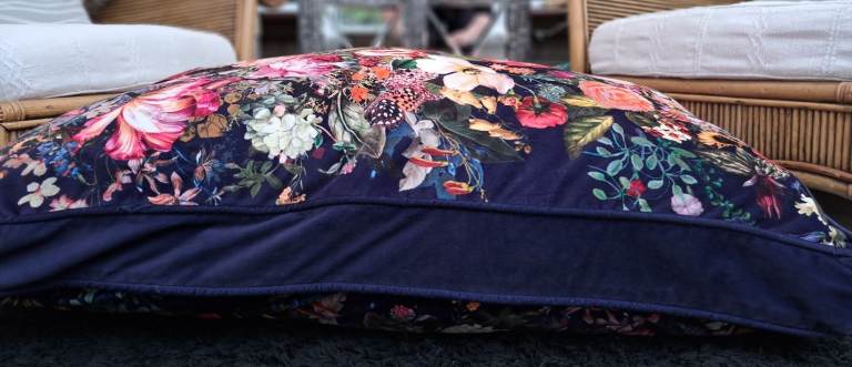large velvet dog cushion. – sizes on picture - used once