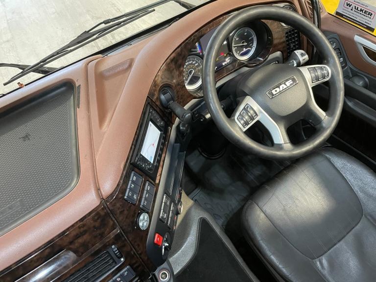 DAF XF106 480 SUPER SPACE CAB *EURO 6* 6X2 TRACTOR UNIT - 2018 - WK68 AYZ