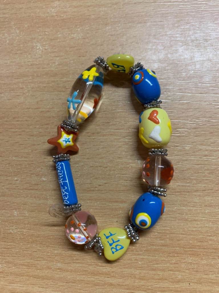 VINTAGE BFF BEST FRIENDS COLOURFUL RESIN BEADED BRACELET 40 GRAMS 