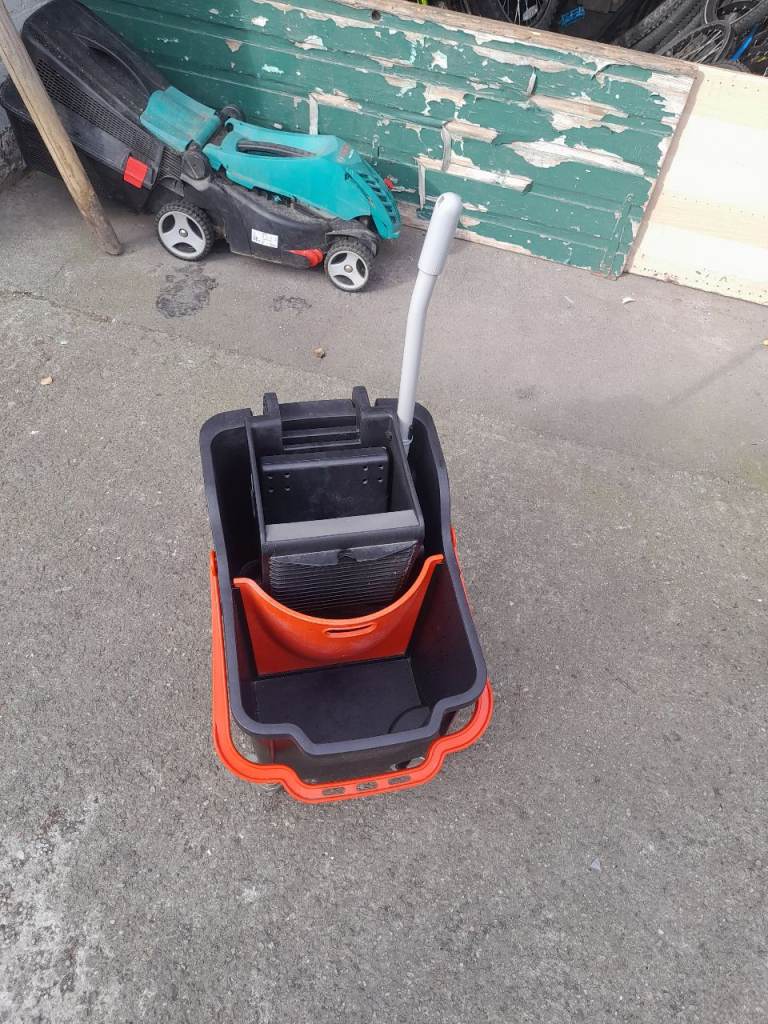 MOP BUCKET 