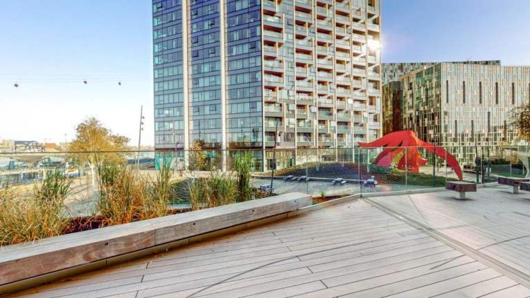 🌊 Contemporary 2-Bedroom Flat to Rent Cutter Lane, Greenwich SE10 🔑
