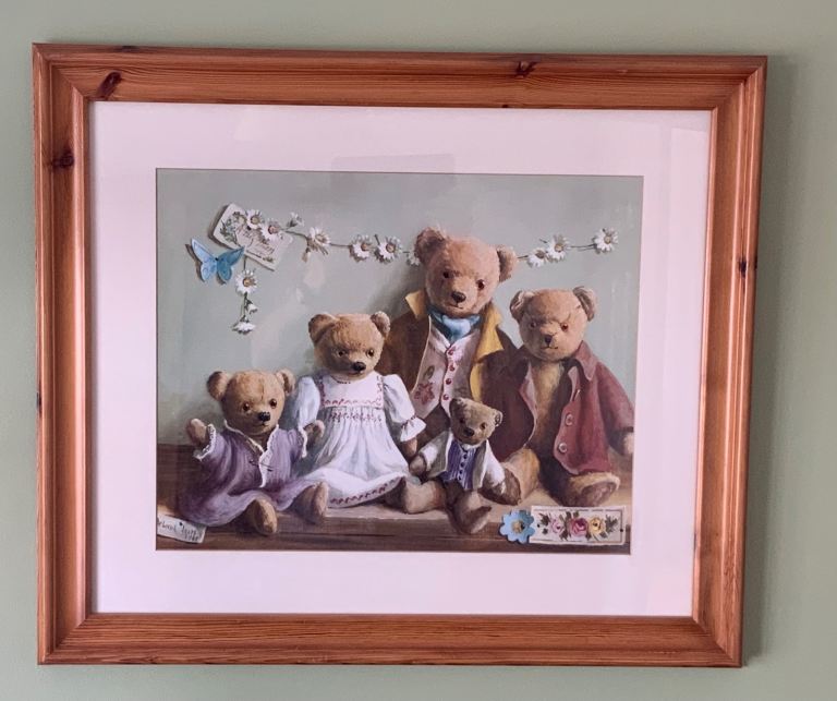 Teddies With Daisy Chain