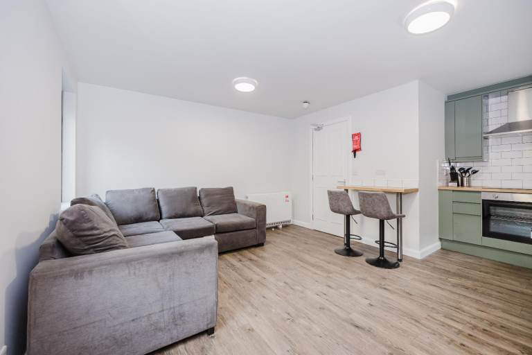 Recently refurbished, 4-bedroom, HMO flat in Fountainbridge – available soon