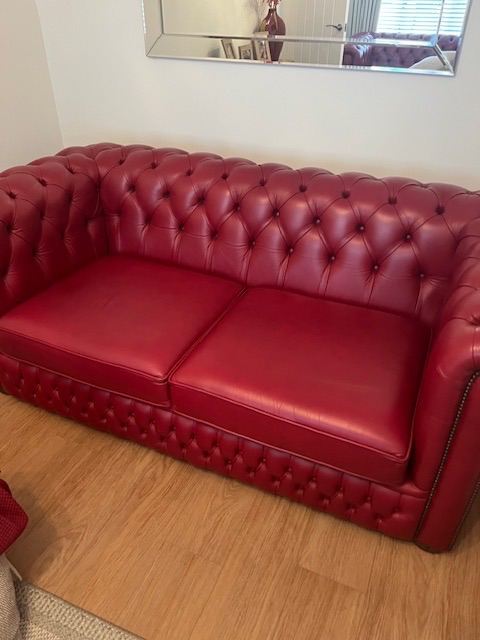 Immaculate Saxon original 2 & 3 seater Chesterfields