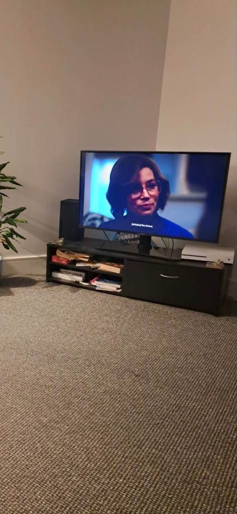 LG 43" 4K Ultra HD Smart TV (43UP78) + Matching Stand - Great Condition