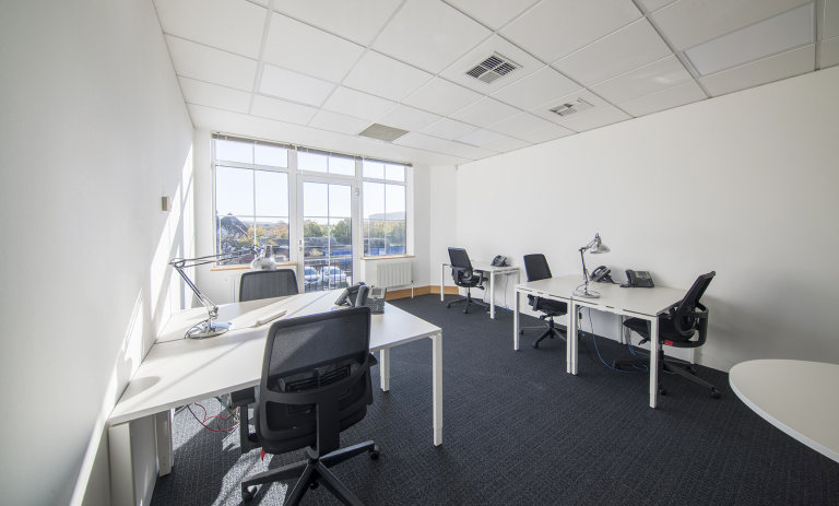 Amersham - HP70UT \ Private Office Available Immediately for 3 Workstations