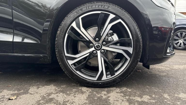 2025 Volvo V60 Plus, B4 Mild hybrid, Petrol, Dark ESTATE Petrol/Electric Hybrid Automatic