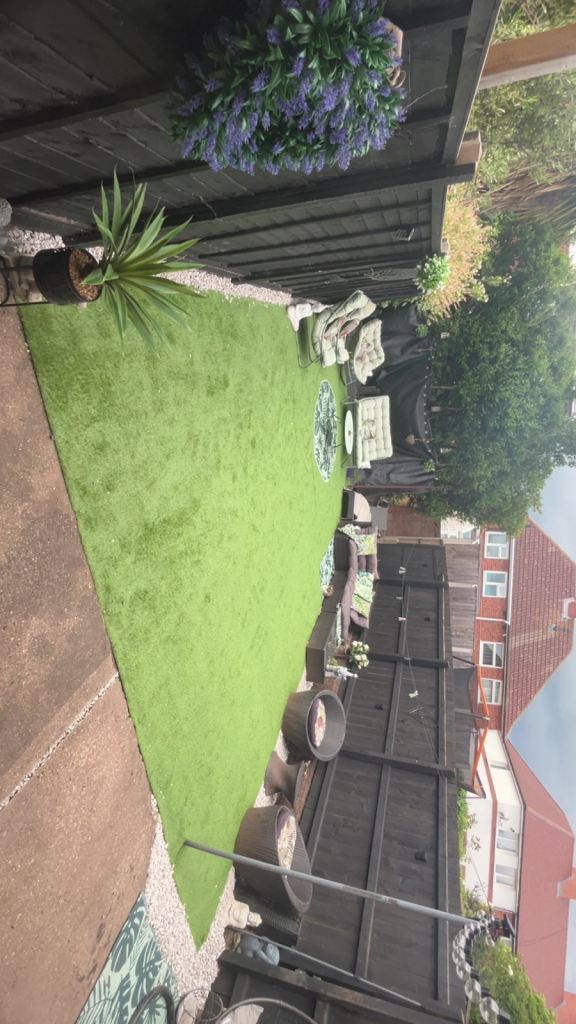 2 bed looking for a 3 bed