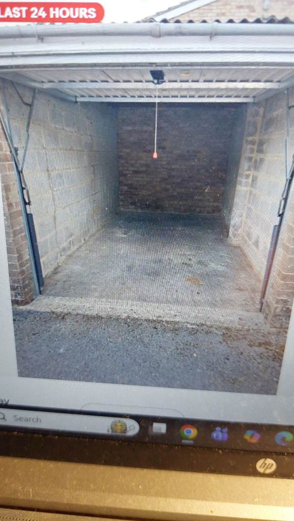 WANTED LOCK UP GARAGE FREEHOLD ONLY.   CASH BUYER