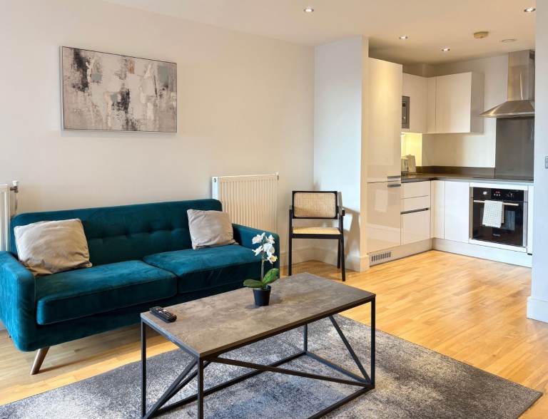 🏙️ MODERN 1-BED W/ BALCONY  | LONG-TERM | COMPANY LETS WELCOME – GREENWICH SE10