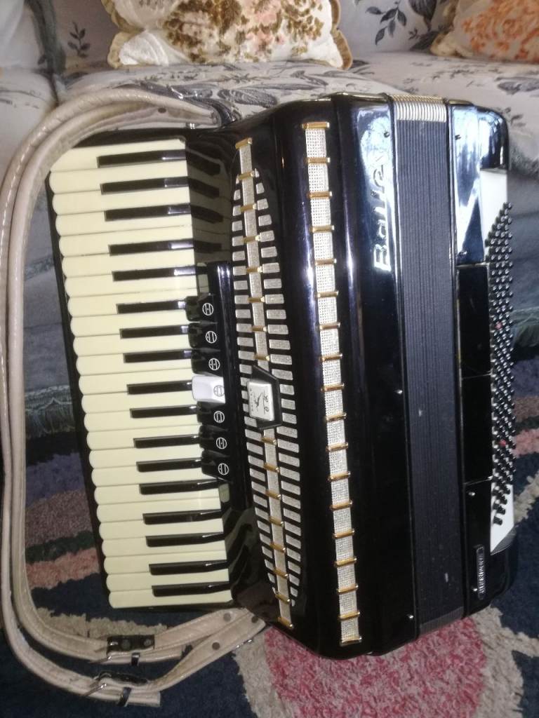 Baile Parisienne 120 bass piano accordion