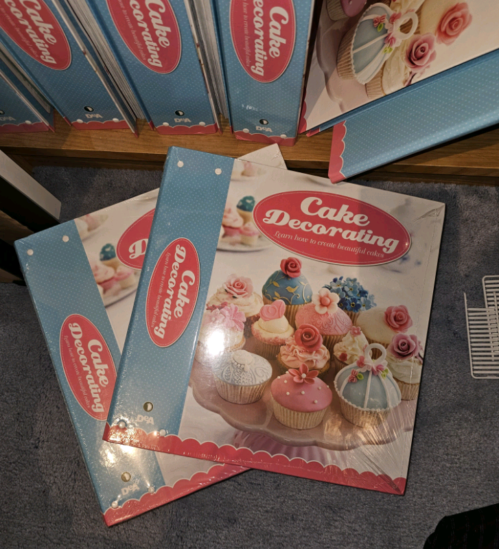 DeAgostini Cake Decorating 173 magazines!