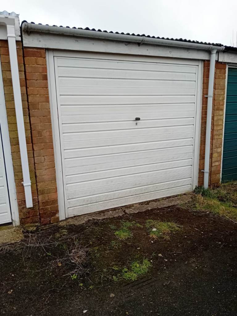 Lockup garage for rent in Chelmsford 