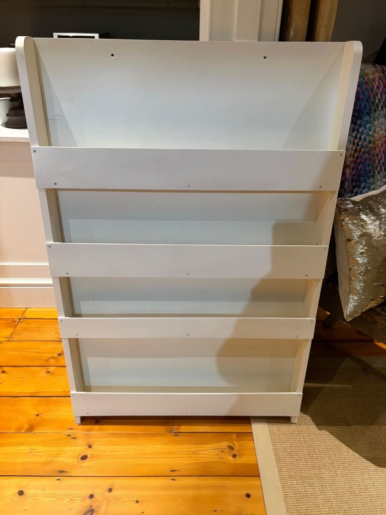 White wooden bookshelf slim fit