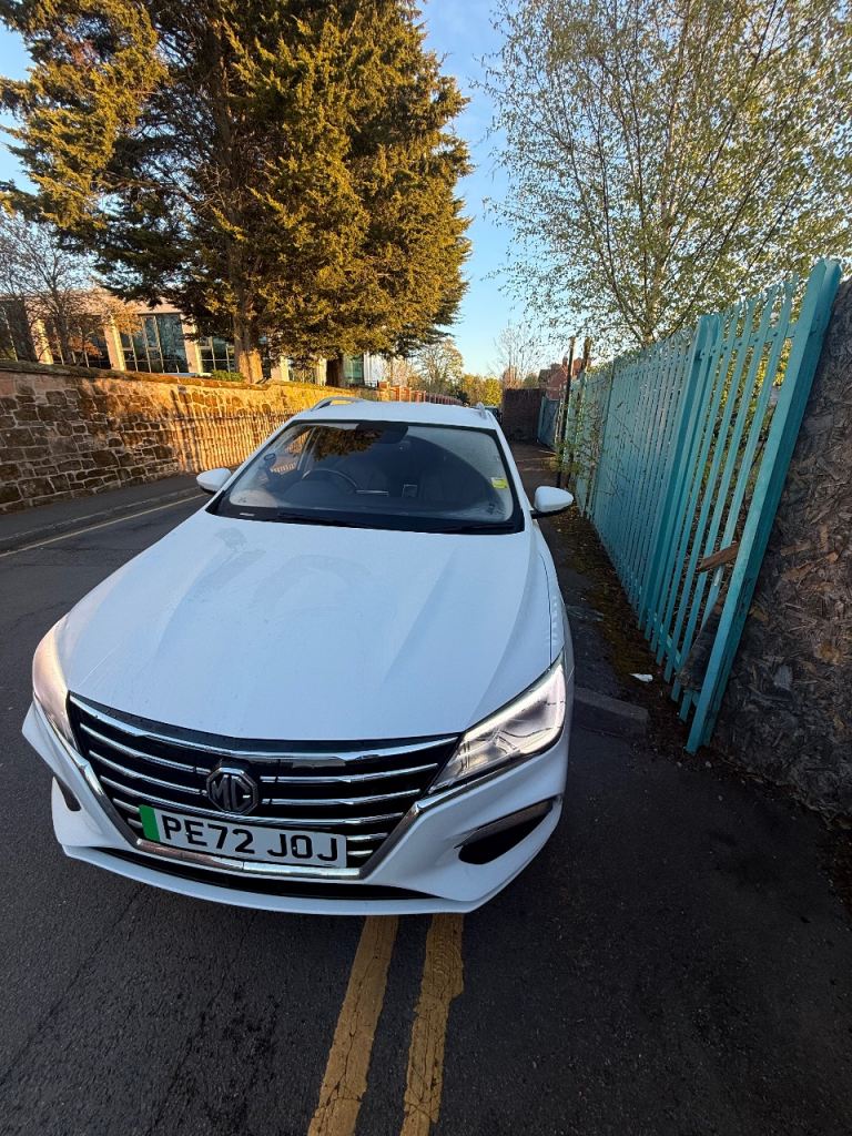 White MG 5 long range 61.1 kWh exclusive 154 BHP, HEATED SEATS/ REAR CAMERA, SATNAV