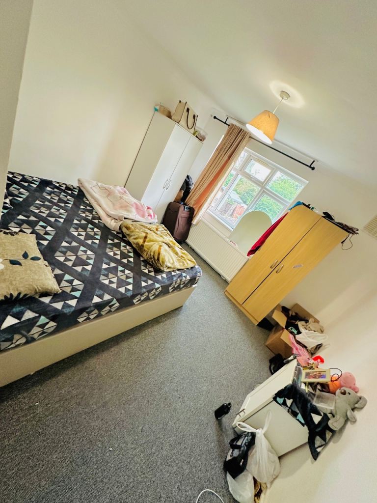 Double Room Available 