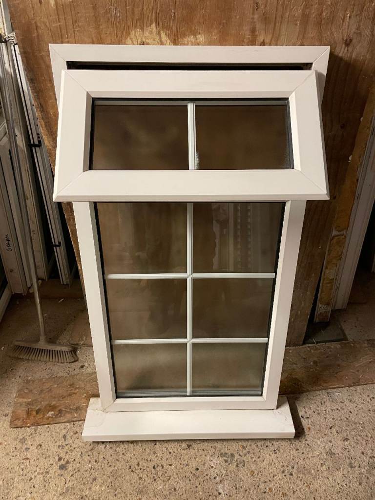 H 127 x W 66 cm -BEAUTIFUL OBSCURE GEORGIAN UPVC DOUBLE GLAZED WINDOW READY TO INSTALL (REF: SJ115)