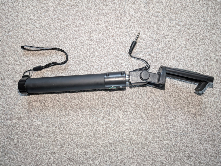Selfie stick with 3.5 mm audio jack