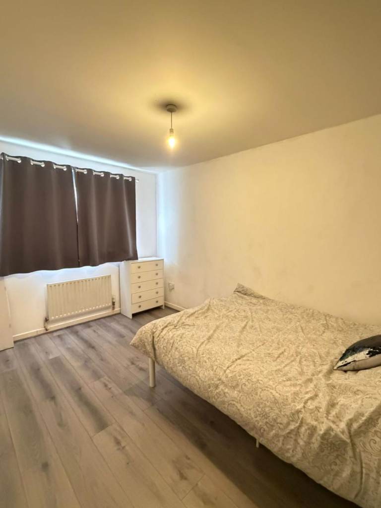 1 double bedroom to rent £850 including bills 