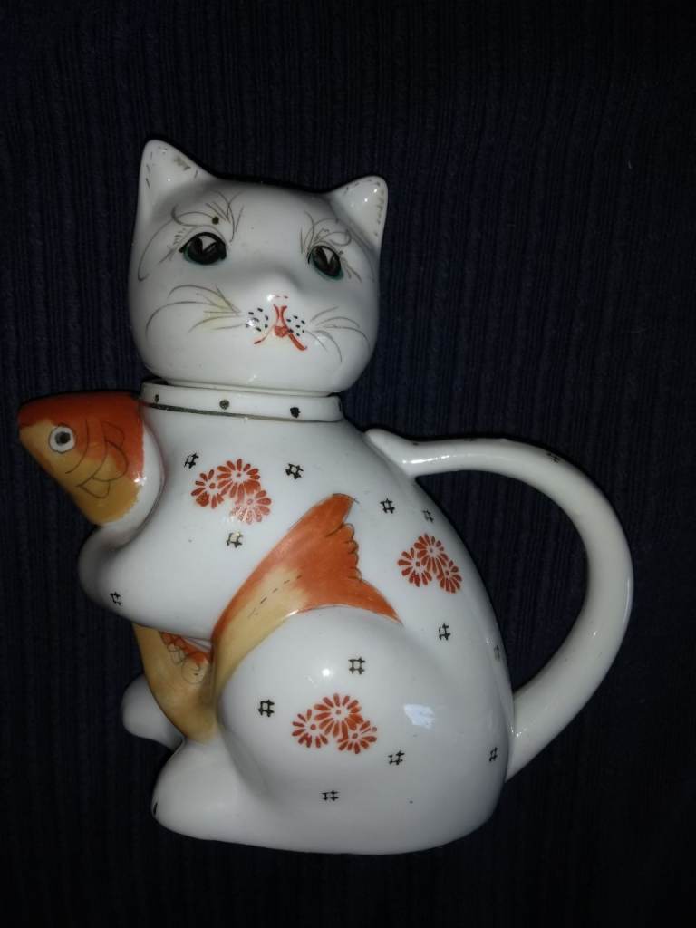 Chinese figurine of a cat for sale