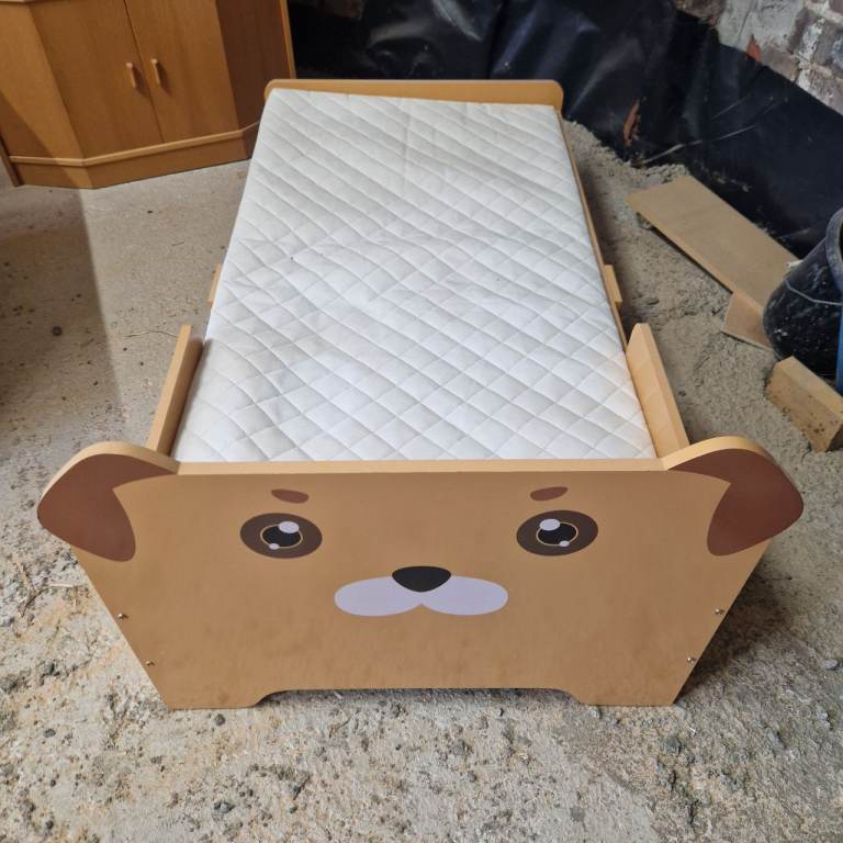 Toddler bed + mattress