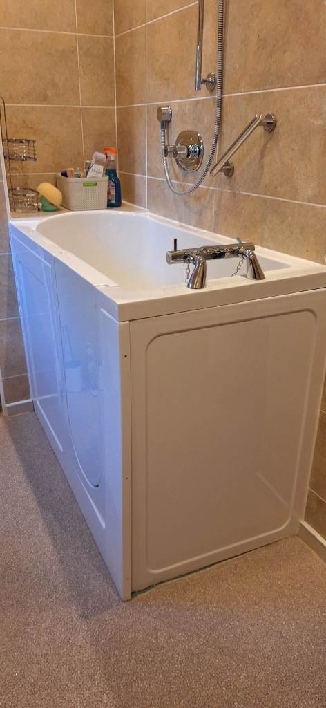 image for Walk in bath tub and thermostatic tap